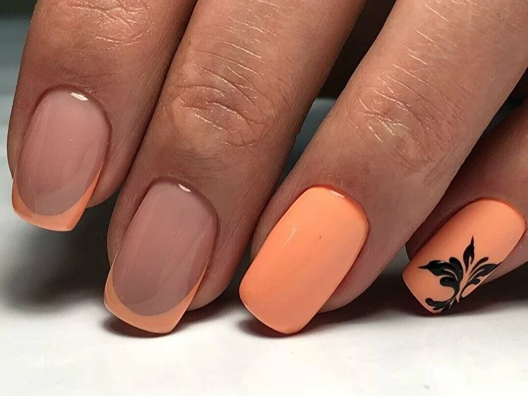  Персиковий манікюр – сучасний варіант французького дизайну